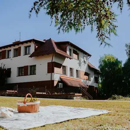 Pensjonat Kwatera Myśliwska Czarne *