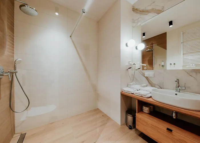 Kwatera W Lesniczowce Czarne Penzion 3*